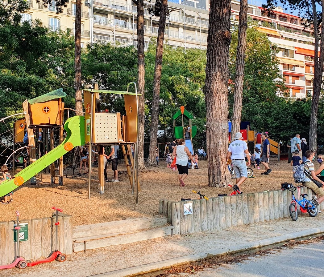 Aire de jeux pour enfants (2 à 10 ans) 1
